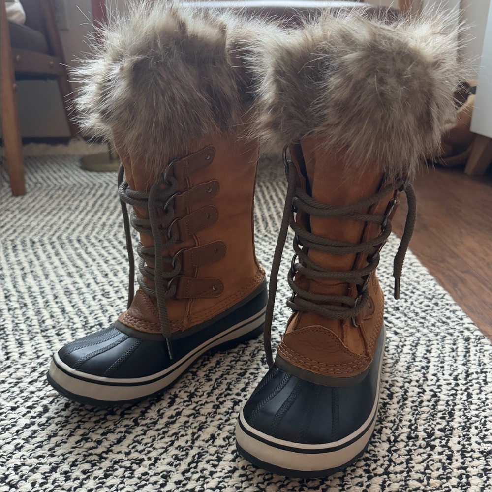 Sorel Women’s Joan of Arctic boot in Camel brown.